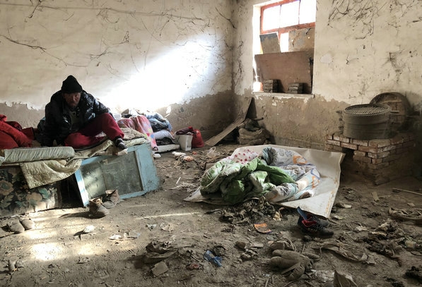 呼市一离异男子住拆迁废墟 救助站：准备救助流浪男子_社会新闻_内蒙古晨网&mdash;传播最有价值资讯内蒙古重点新闻网站内蒙古晨报官