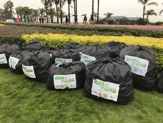 120人雨中奋战8小时 2.3吨回收物破厦马环保记录！_跑步频道_新浪竞技风暴_新浪网1.png